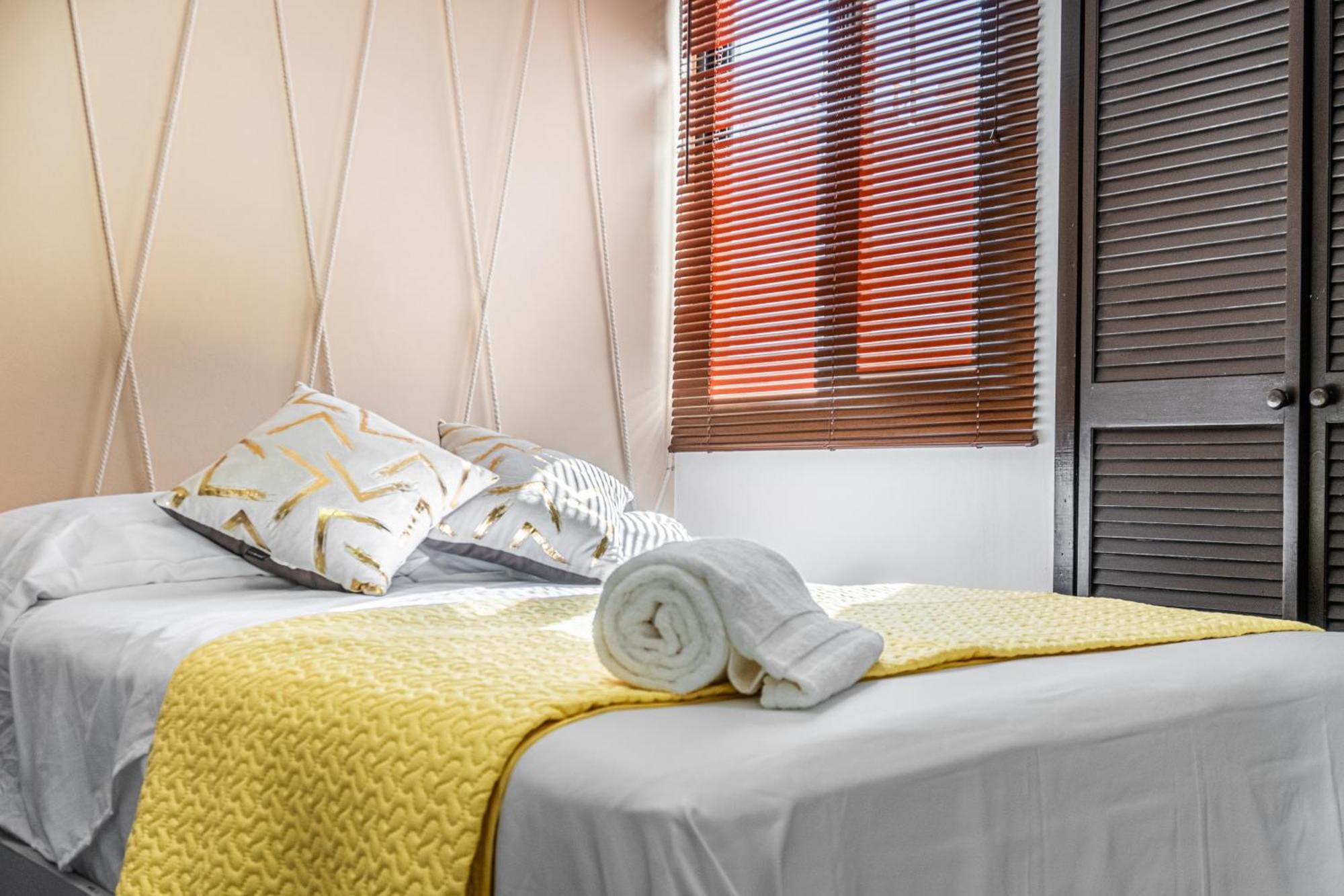 Pako - Luxurious & Spacious 2 Bedroom Close To The Beach, Free Wi-fi, Ideal Location In Downtown Centro Apartamento