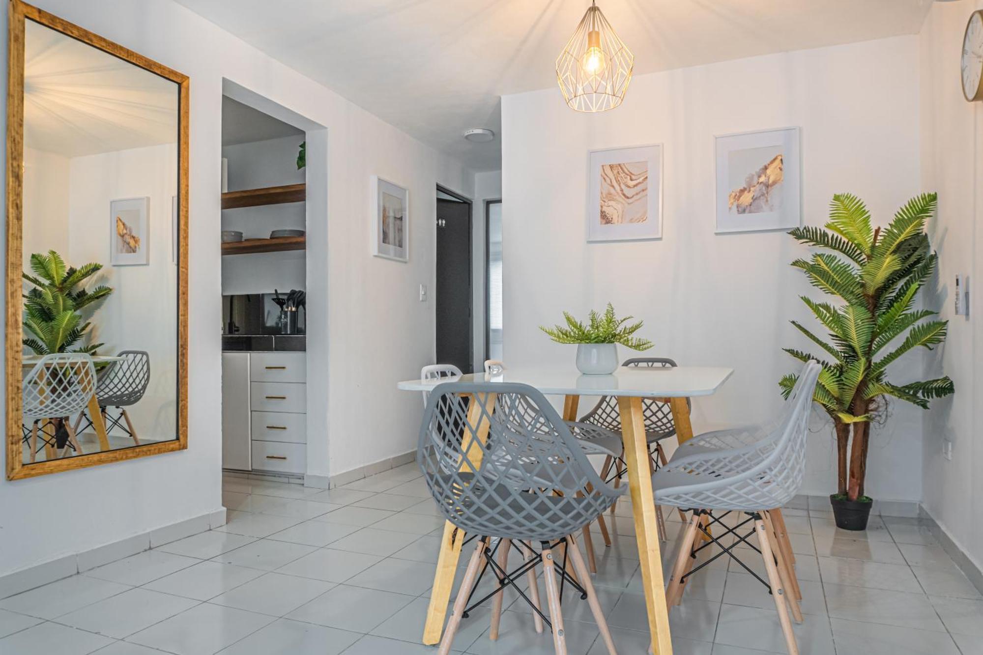 Apartamento Pako - Luxurious & Spacious 2 Bedroom Close To The Beach, Free Wi-fi, Ideal Location In Downtown Centro