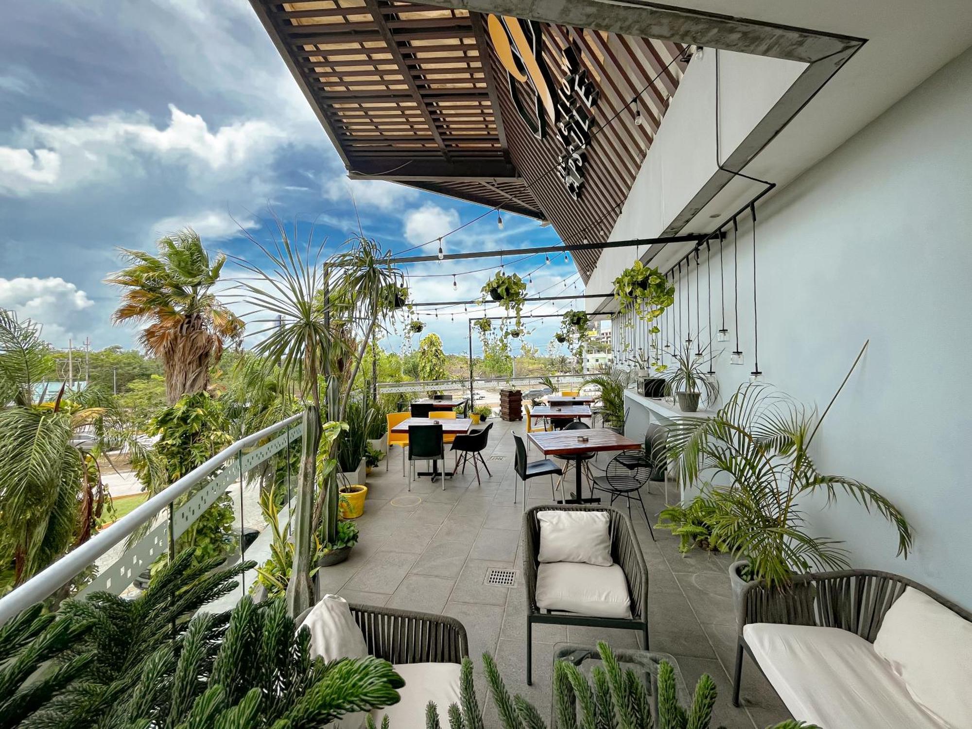 The Yellow Capsule Close To Airport Hotel Cancún