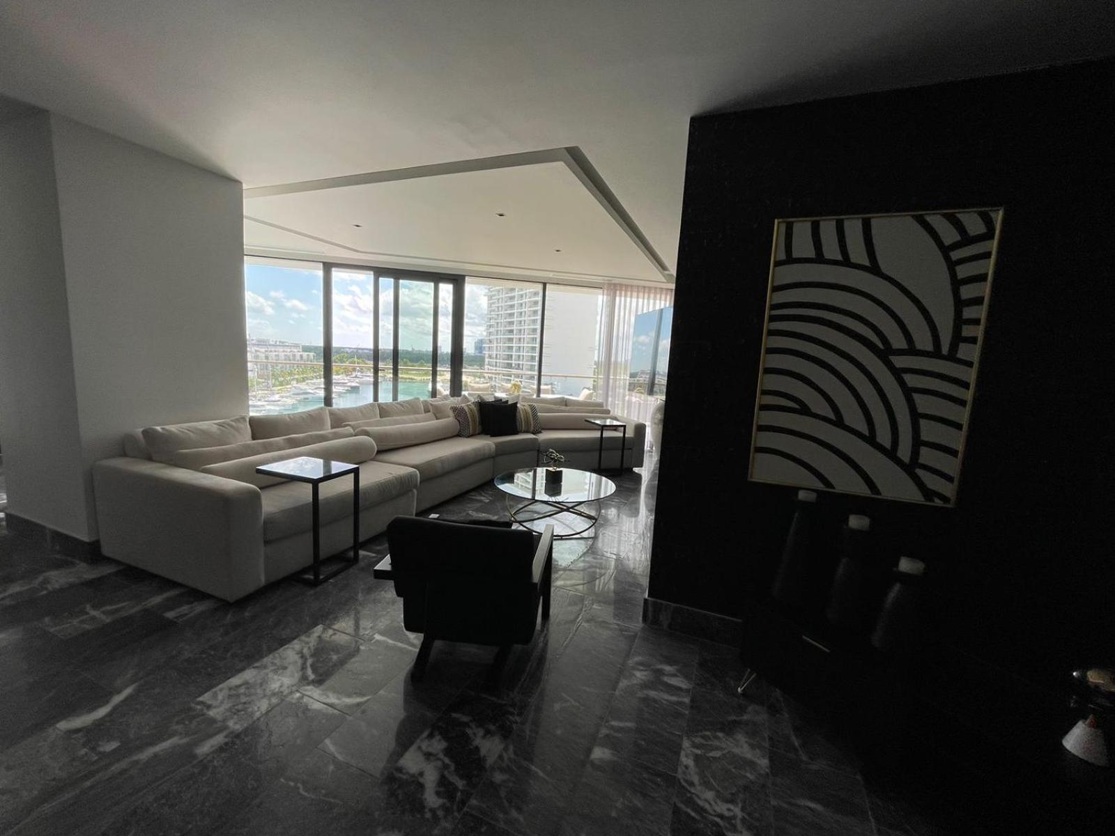 Luxx Shark Tower * Cancún