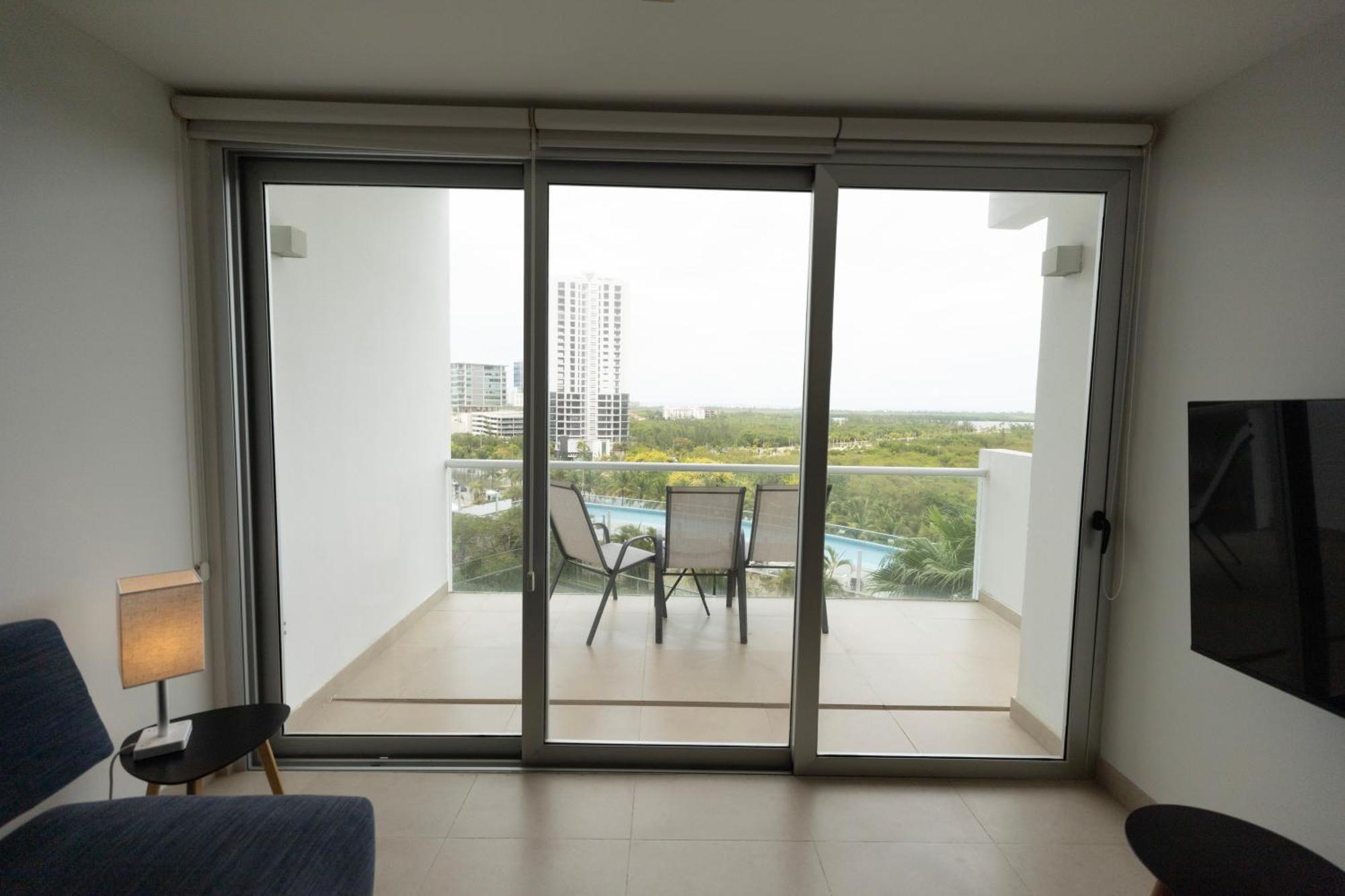 Ocean Breeze, Sanctuary - Hivenb *