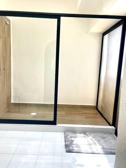 Deco5b Spacious Downtown