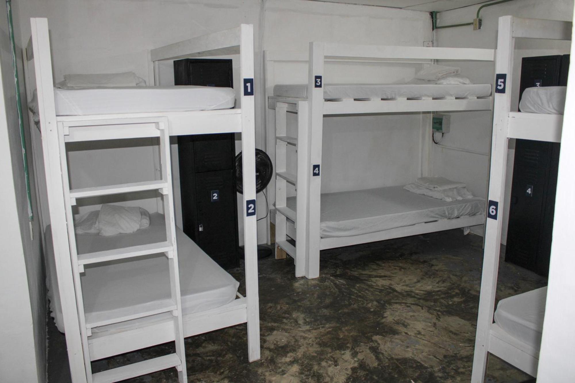 Hostal The Boat House *