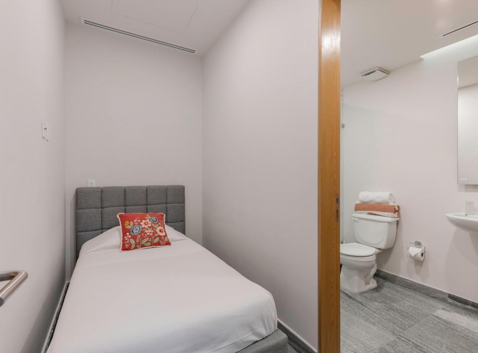 Luxurious 4br By The - Rooftop Pool *