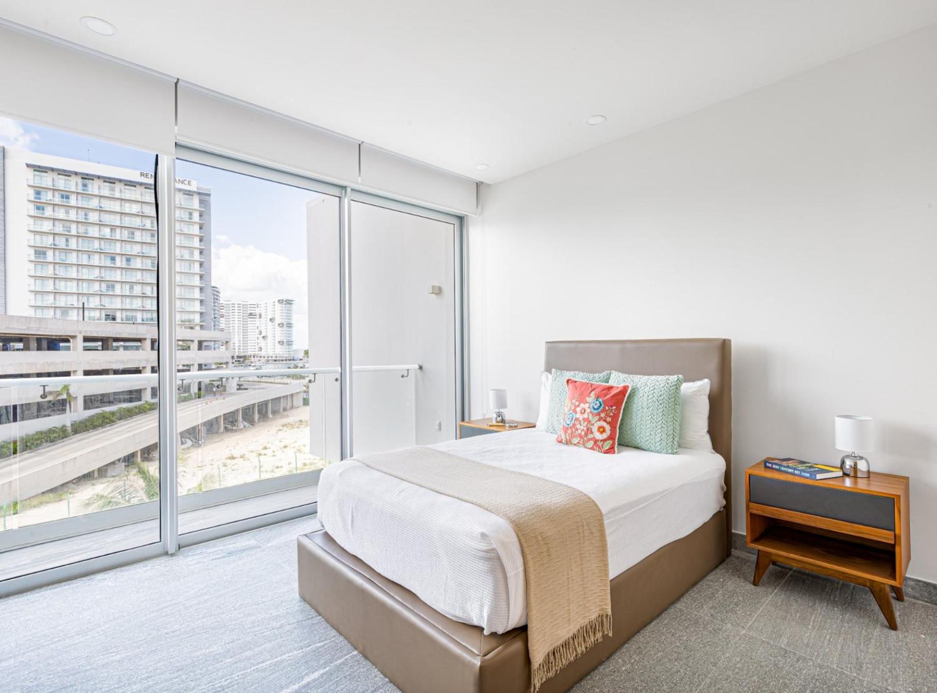 Luxurious 4br By The - Rooftop Pool Apartment *