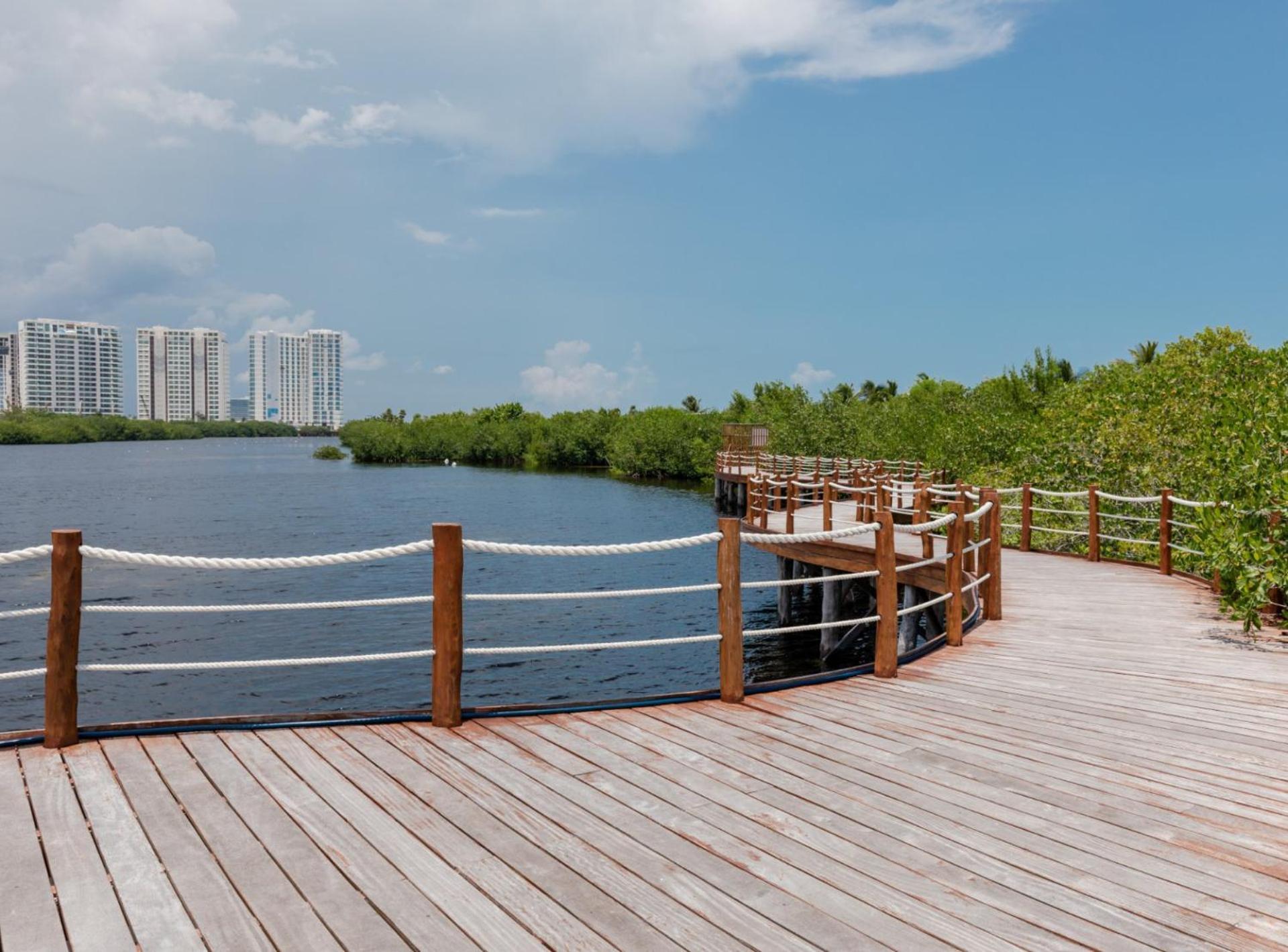 Luxurious 4br By The - Rooftop Pool Cancún