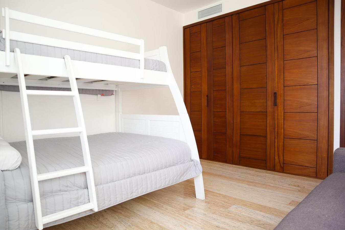 Apartamento Modern With Balcony & Pool, Marina Puerto
