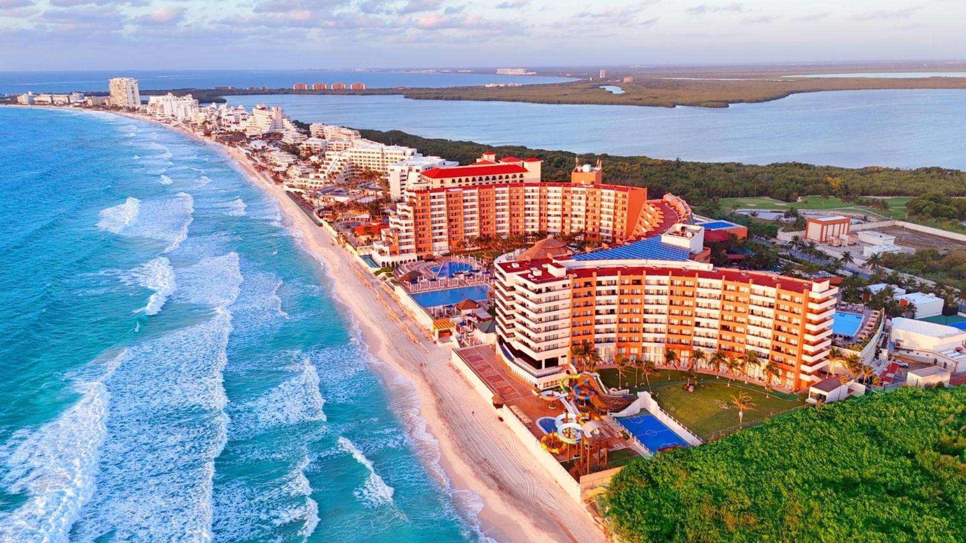 Crown Paradise Club Resort Cancún