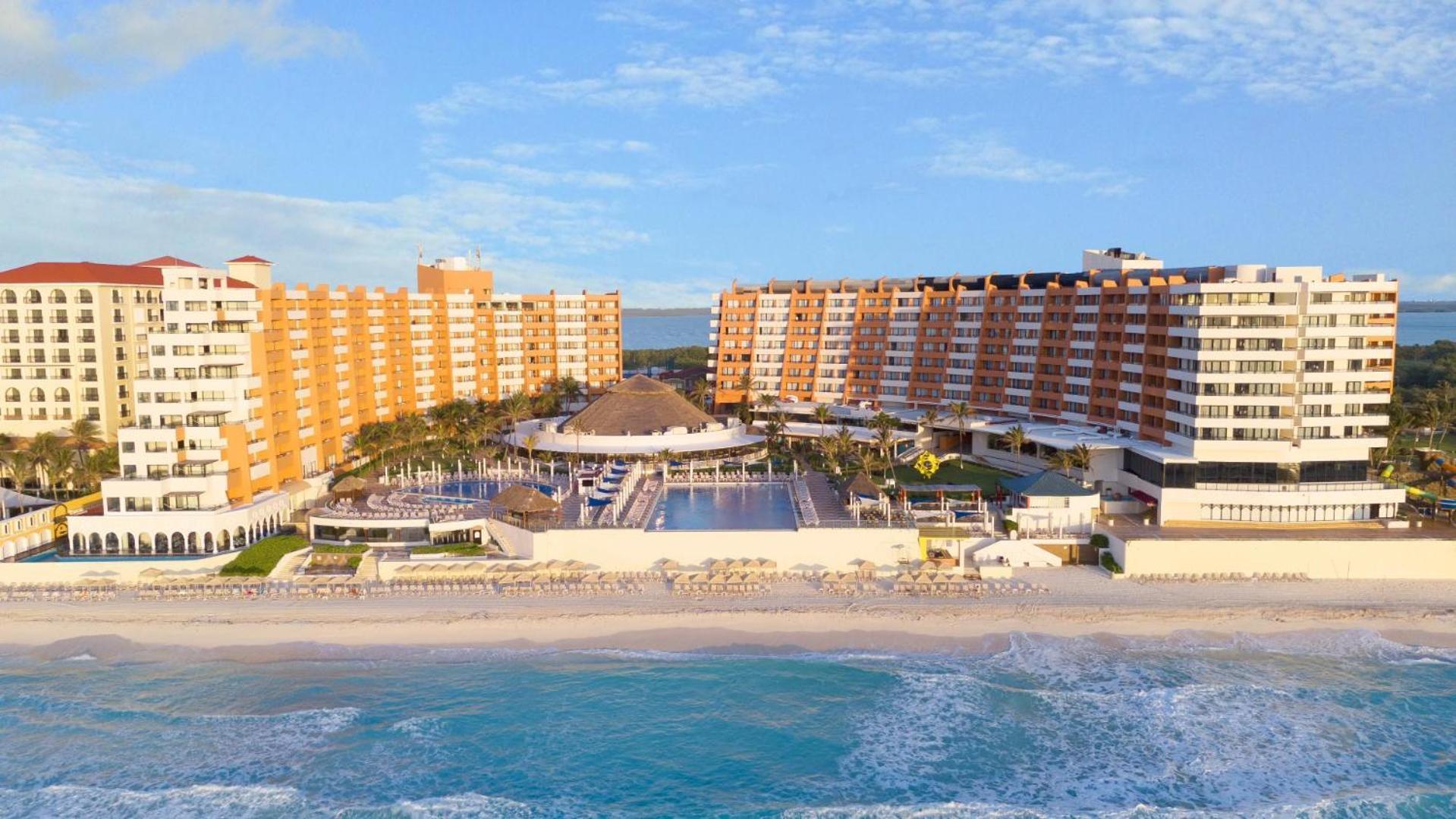 Resort Crown Paradise Club