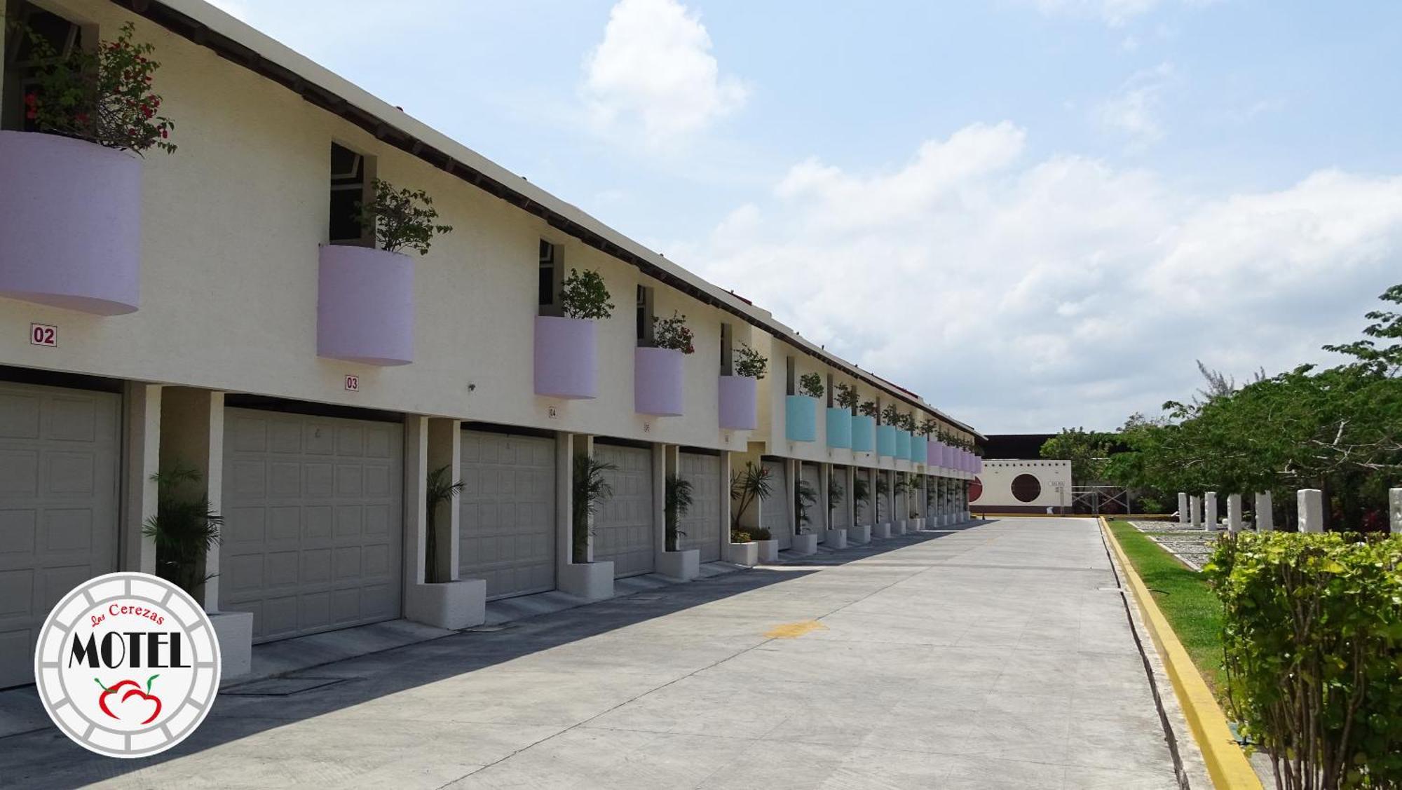 Las Cerezas Cancún