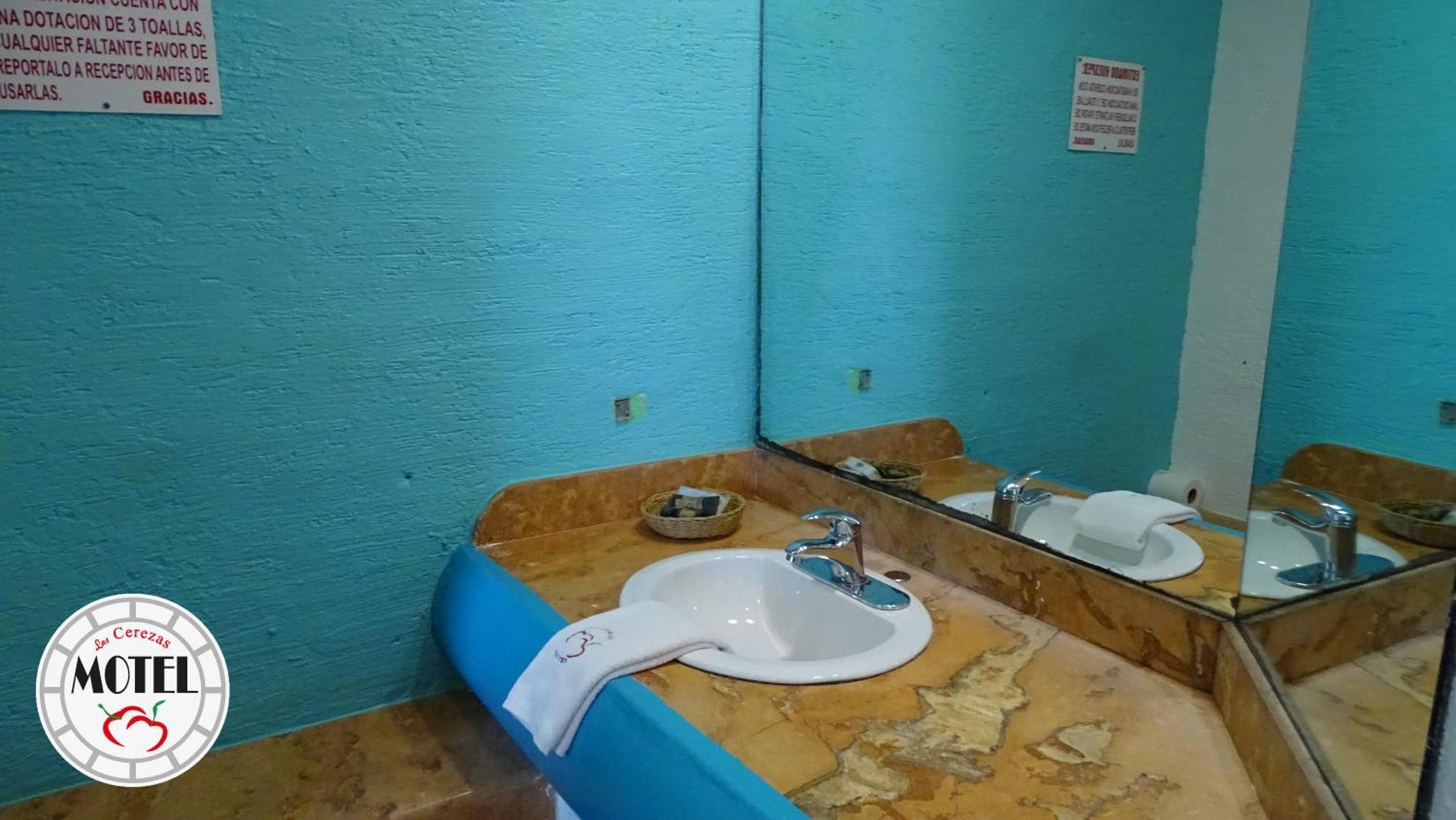 Las Cerezas Motel Cancún