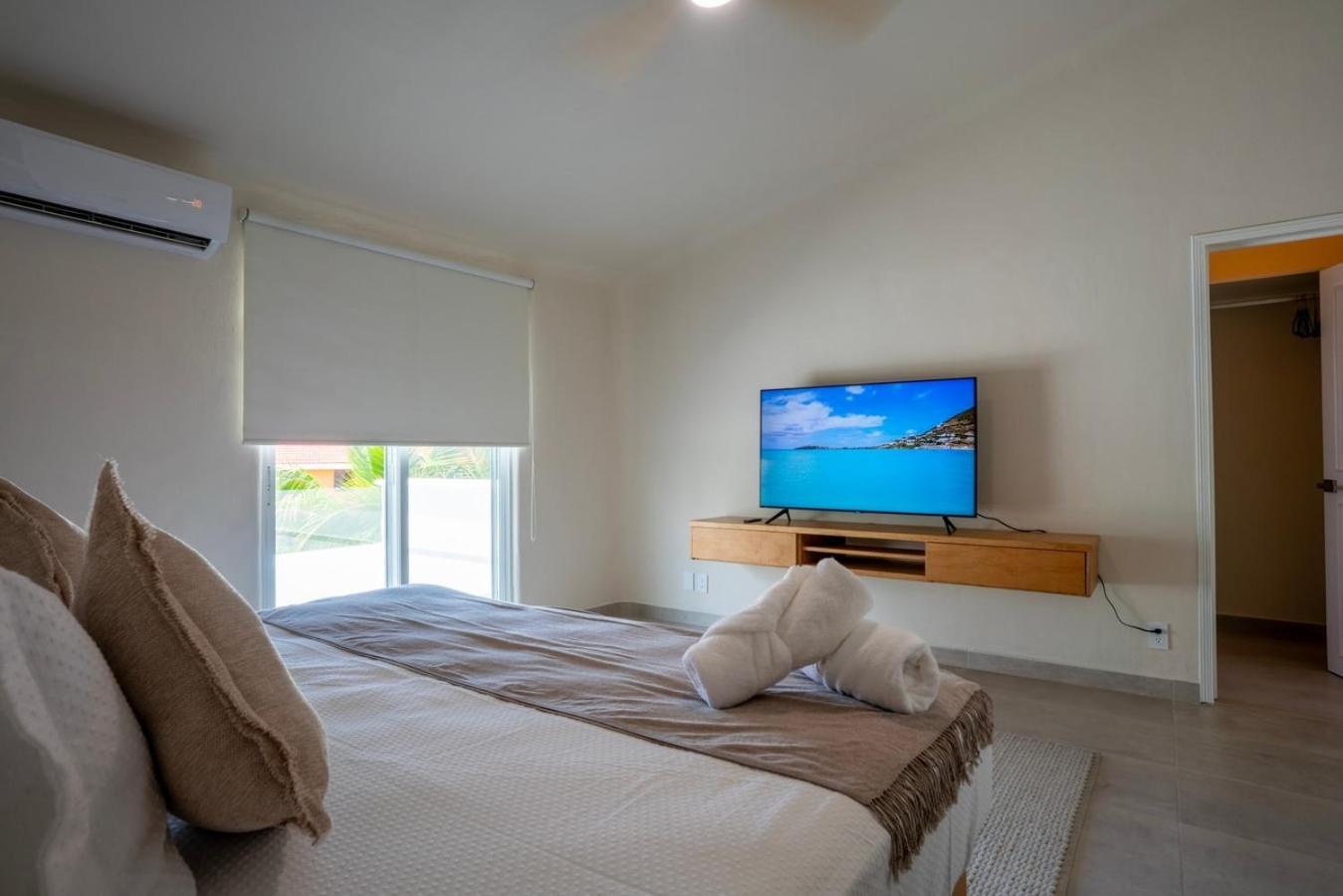 3br Modern House W/ Pool And Great Location!