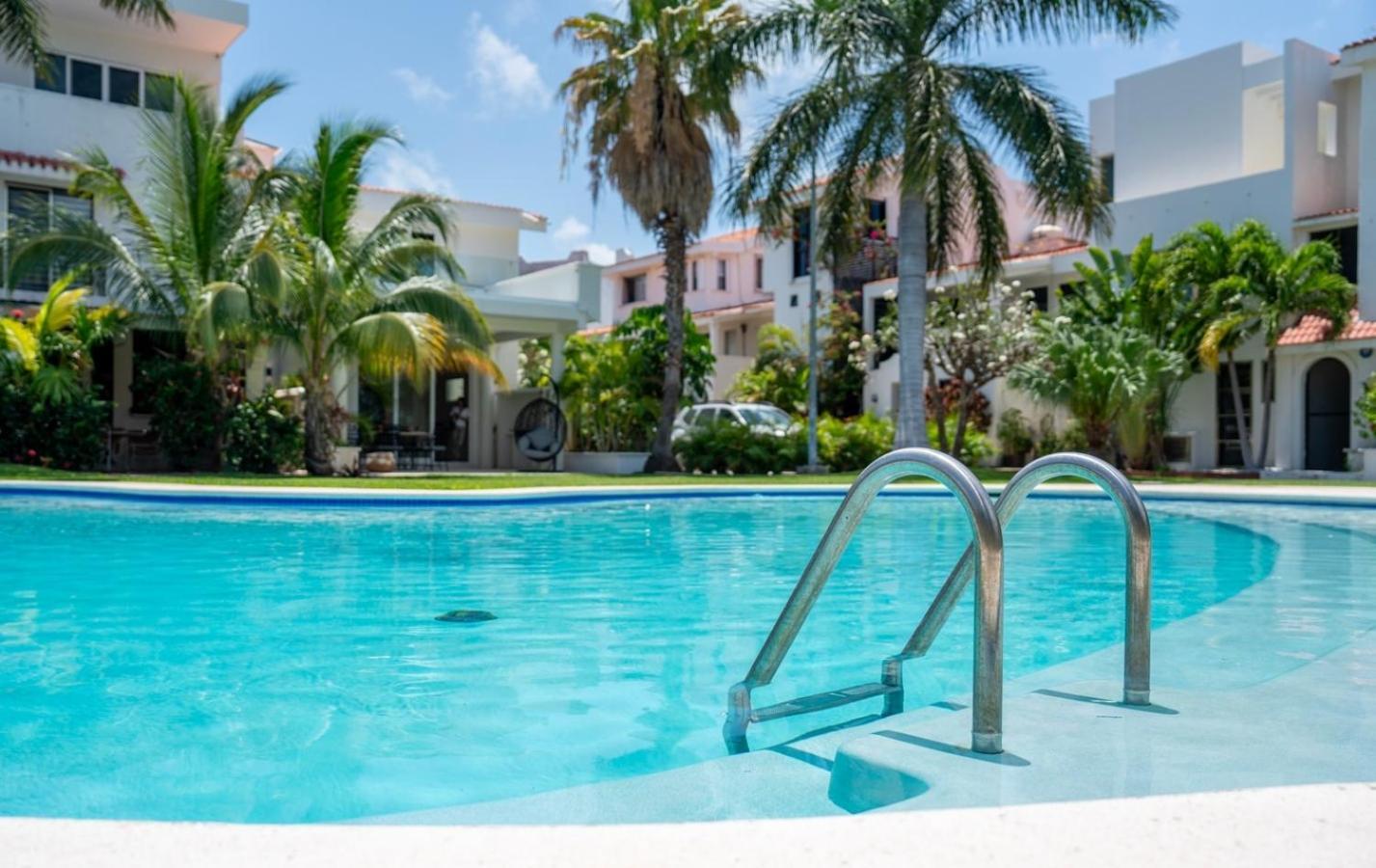 Holiday home 3br Modern House W/ Pool And Great Location! *