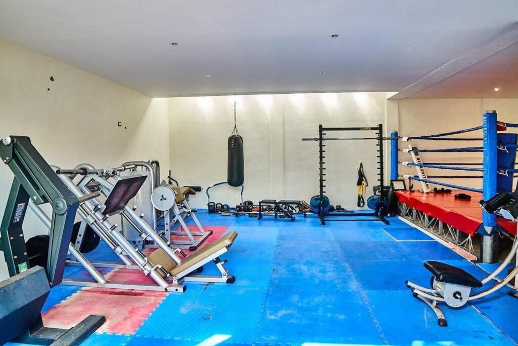 Prime All-inclusive Mansion - Cozy Mansion Pool Gym Cancun