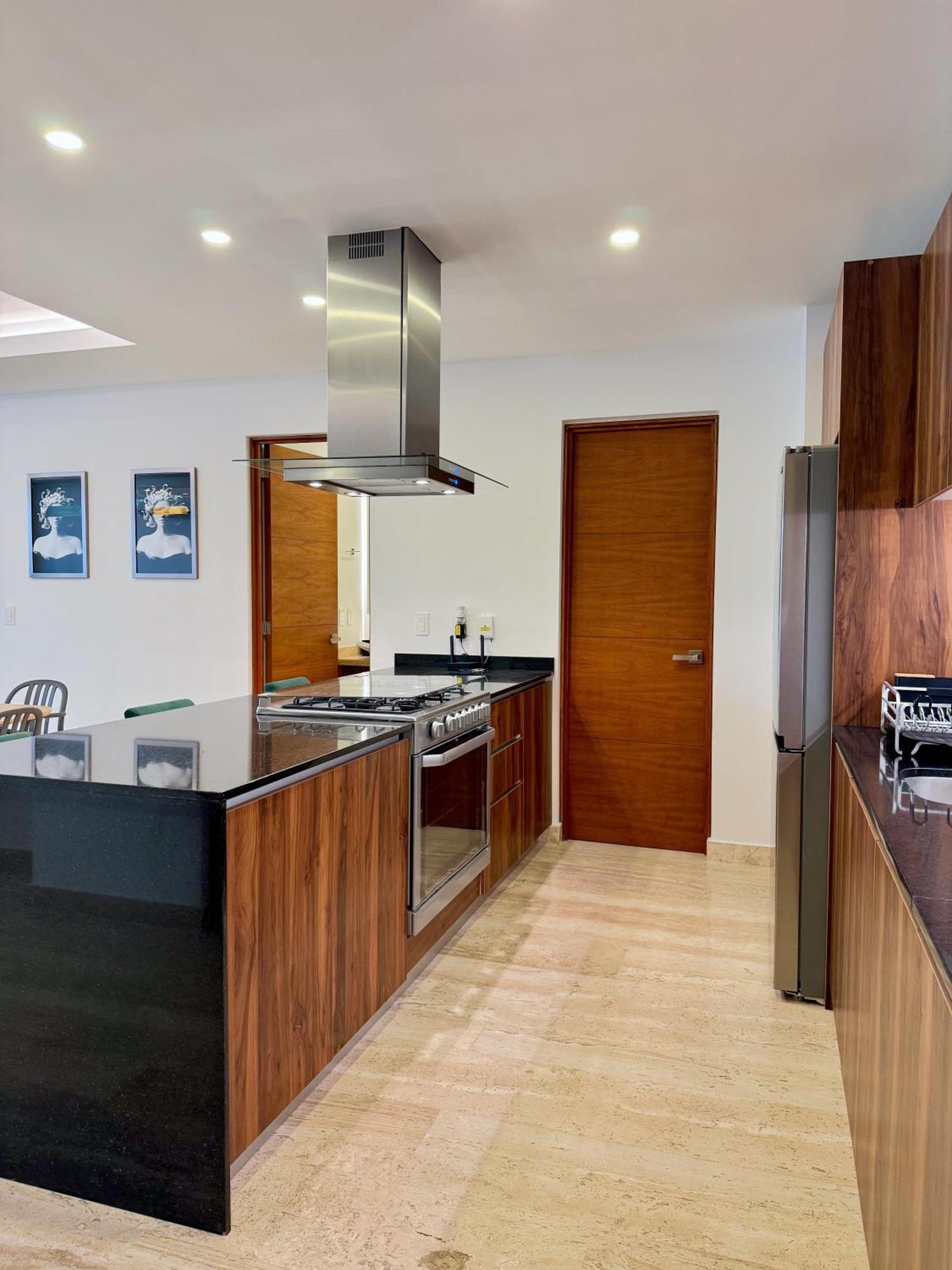 Lovely & New! Super Location * Cancún