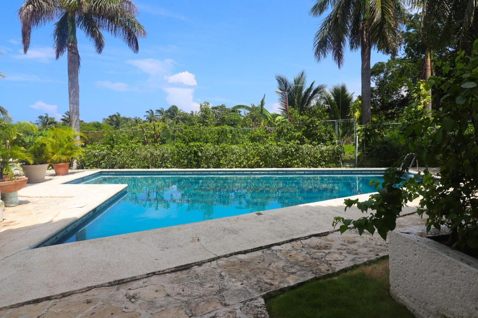 With Pool, And 5-min Walk To The Cancún