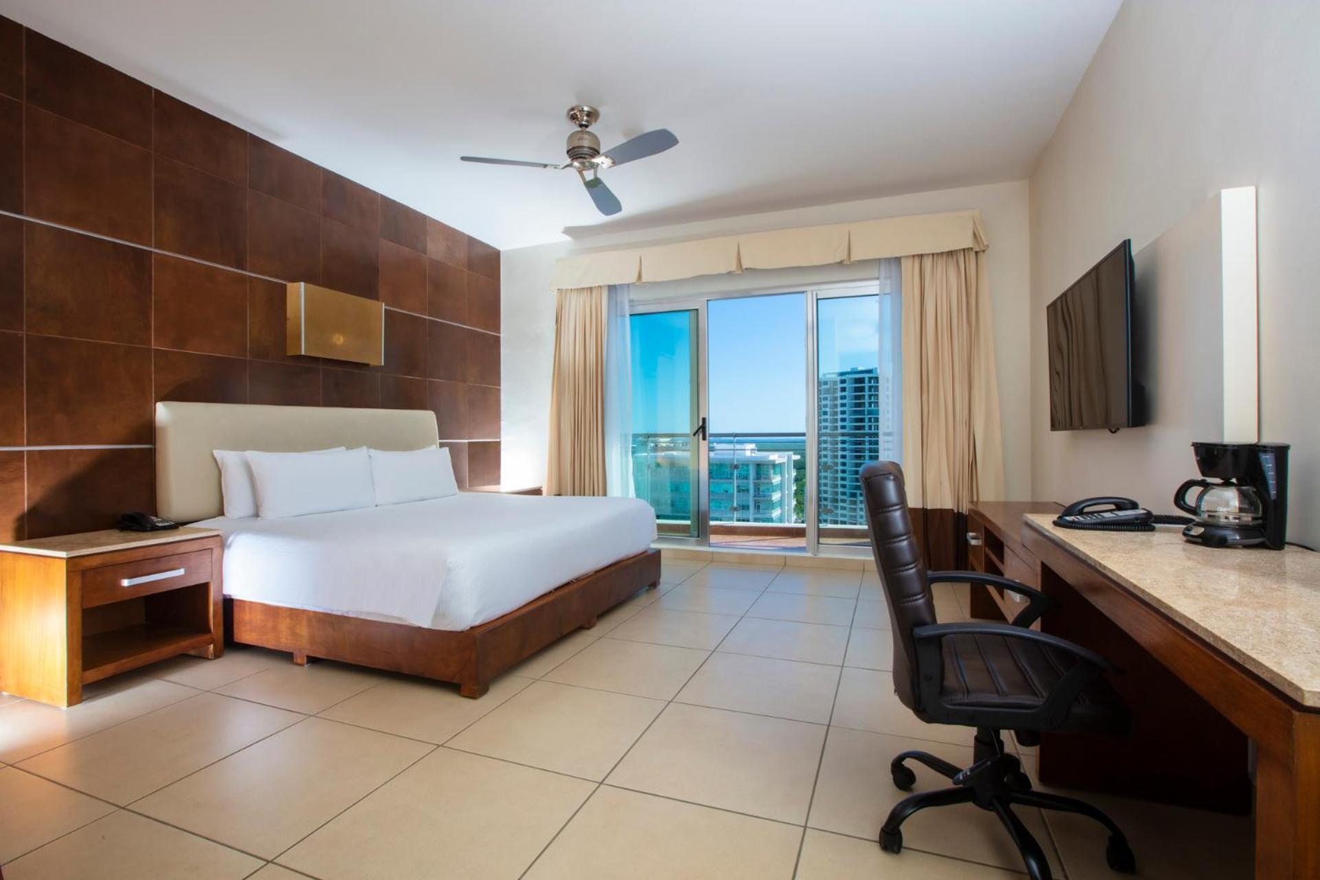 Krystal Urban Centro Hotel 4*