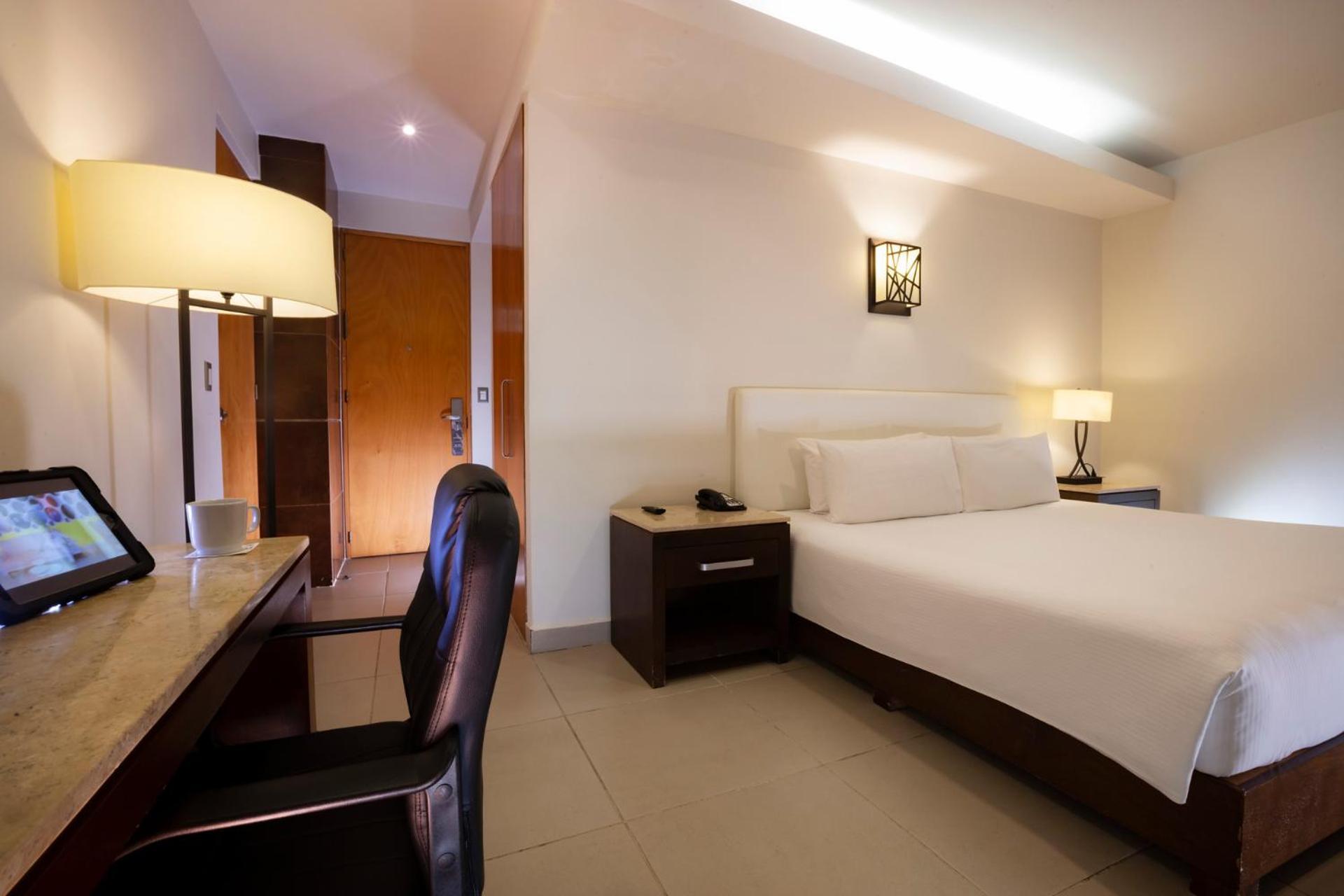 Hotel Krystal Urban Centro 4*