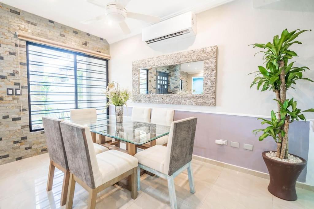 Caracol King Bed - 4 Bedroom -w Terrace At Downtown Prime Villa Cancún