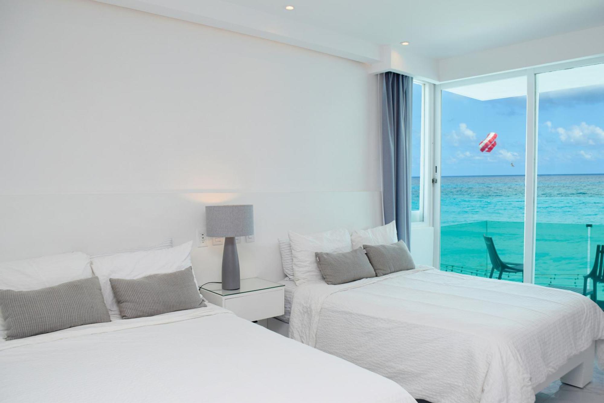 Exclusive On The Beach, Minimalist, Gym, Pool, Jacuzzi, Balcony Apartment *