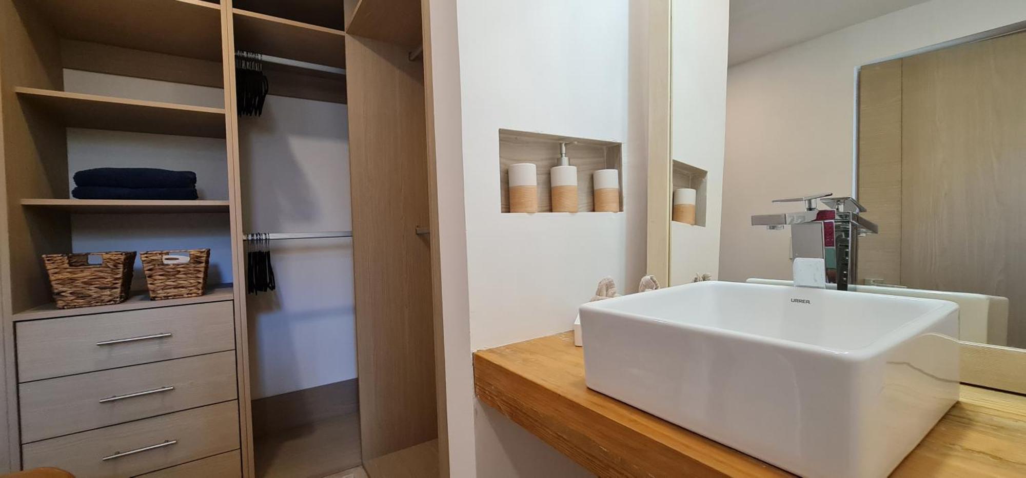 Cascadas, Spacious With Workspace, Pool & Fast Wi-fi Сasa de vacaciones Cancún