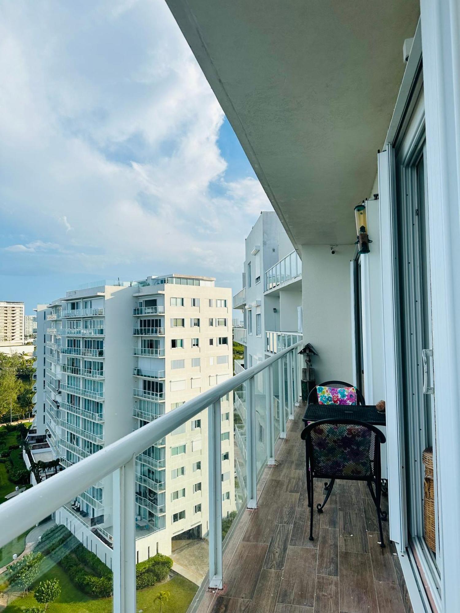 Luxury Ocean View & Front In The Location Of *