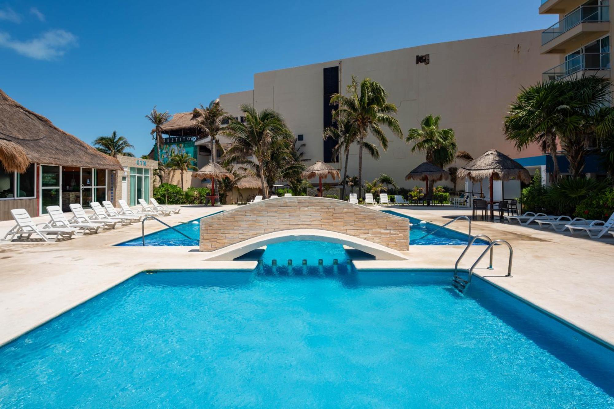 Beachfront At Salvia * Cancun