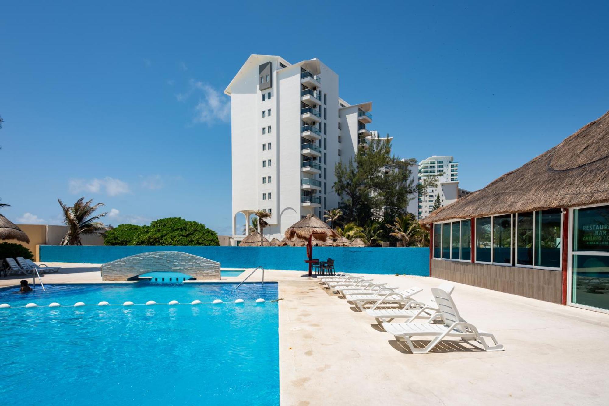 Beachfront At Salvia Aparthotel *