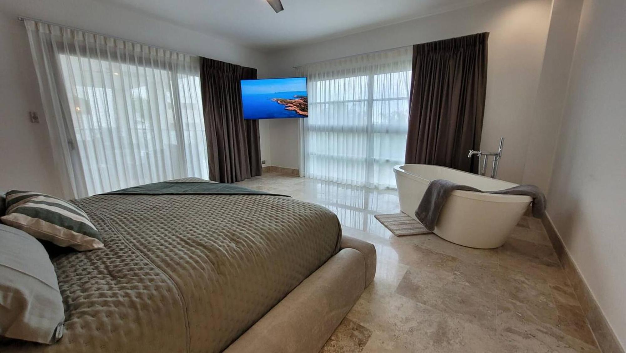 La Amada Luxury Front * Cancún