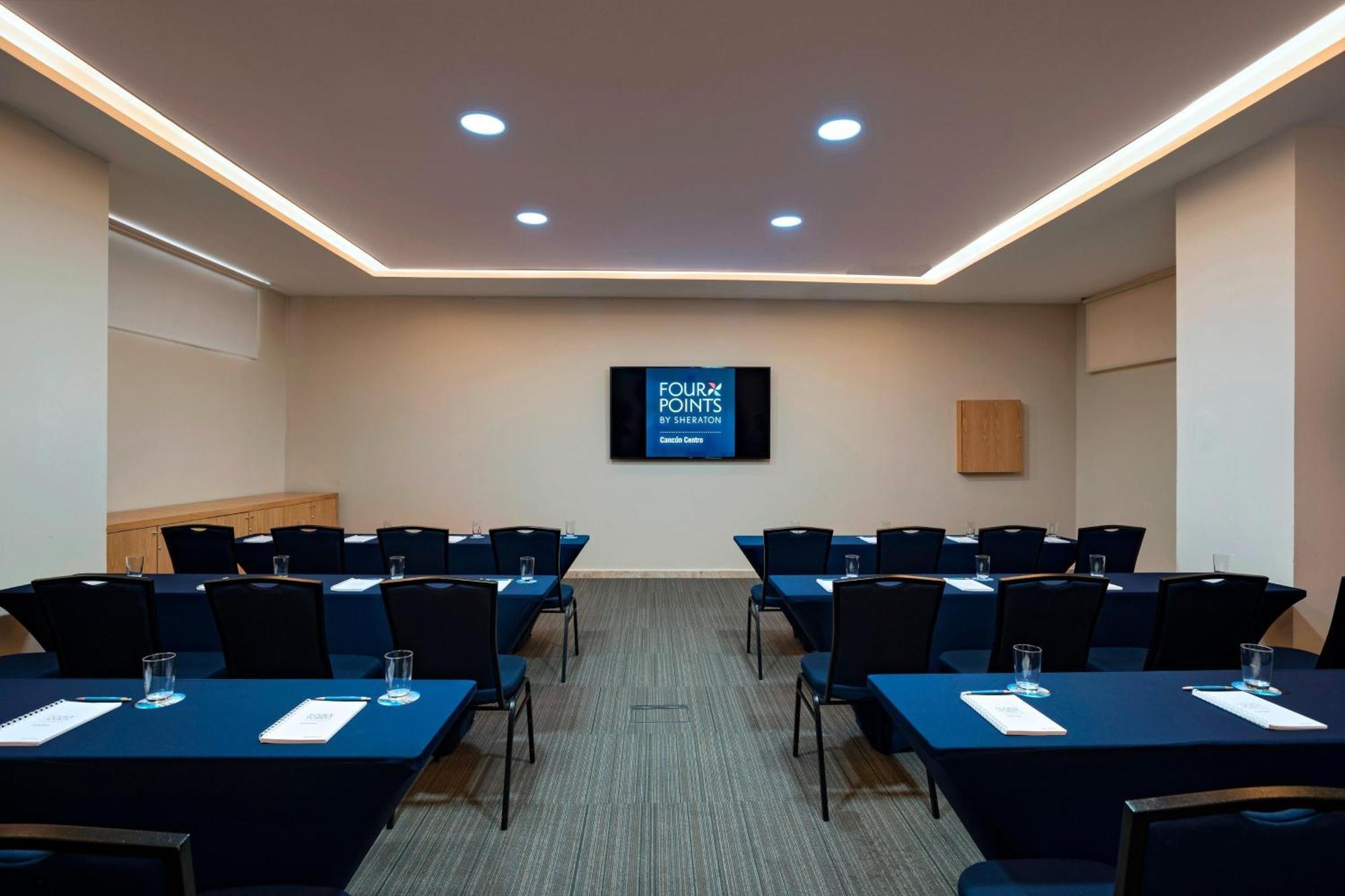 Four Points By Sheraton Centro Hotel 4*