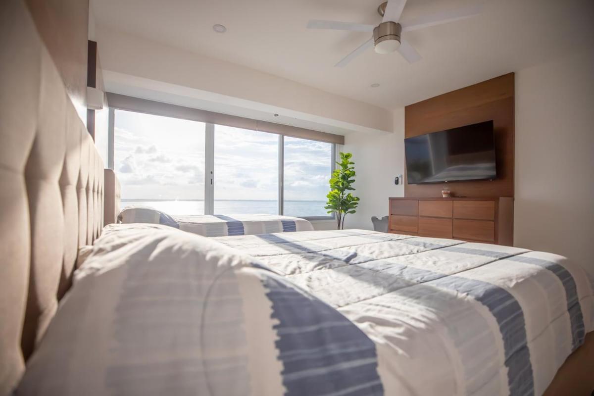 Ocean & Lagoon View Penthouse *