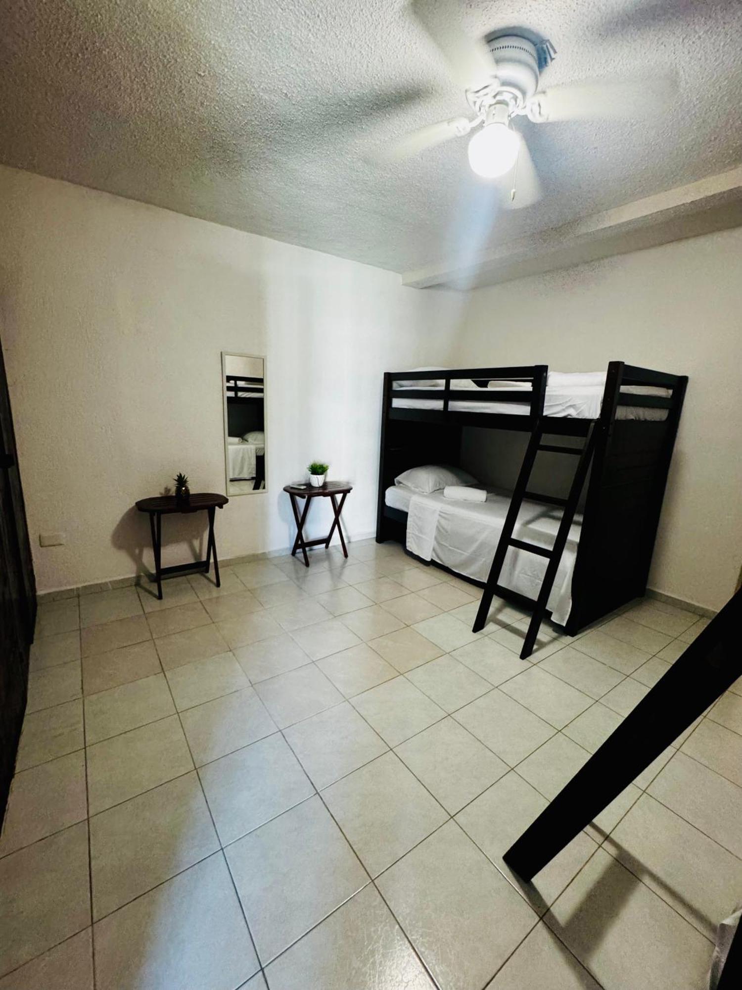 Apartamento Cozy Apartment, Close To The *