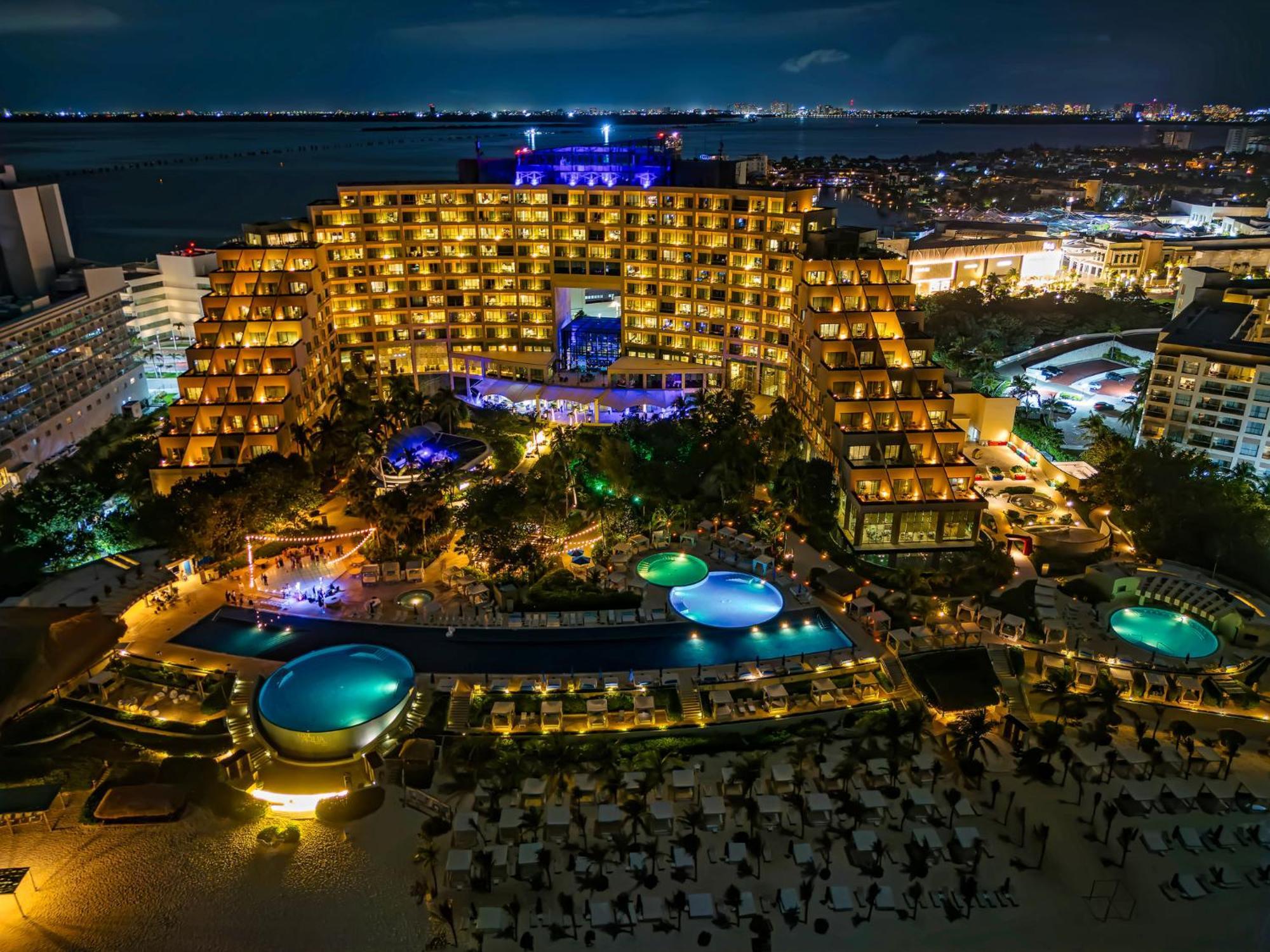 Resort Live Aqua - Adults Only -