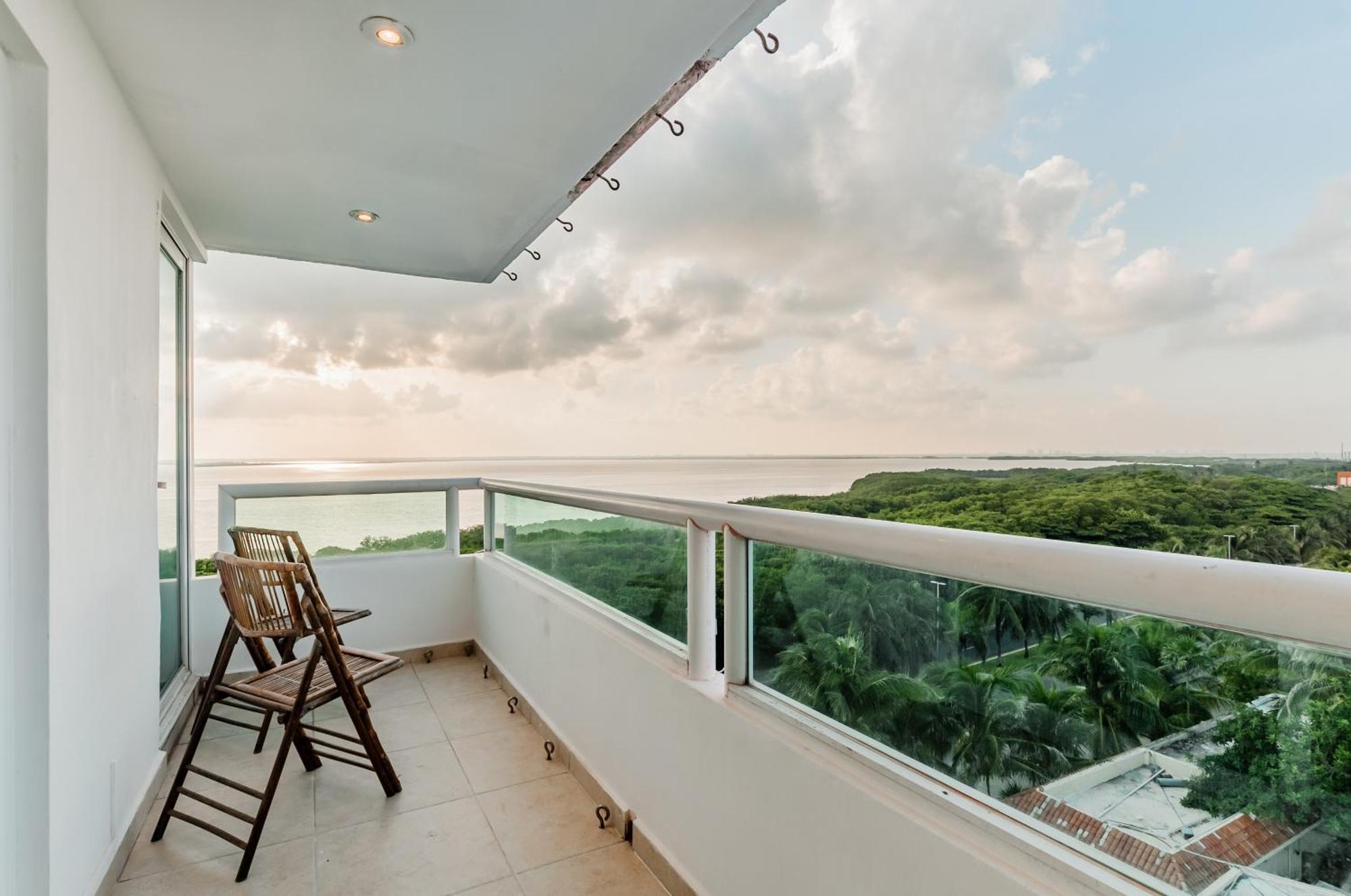 Brisas Beachfront Penthouses 4*