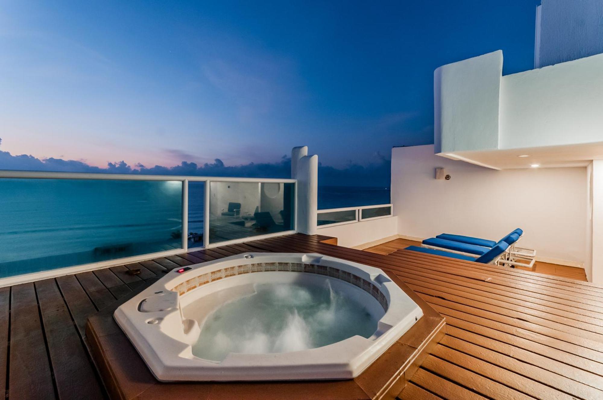 Aparthotel Brisas Beachfront Penthouses Cancun