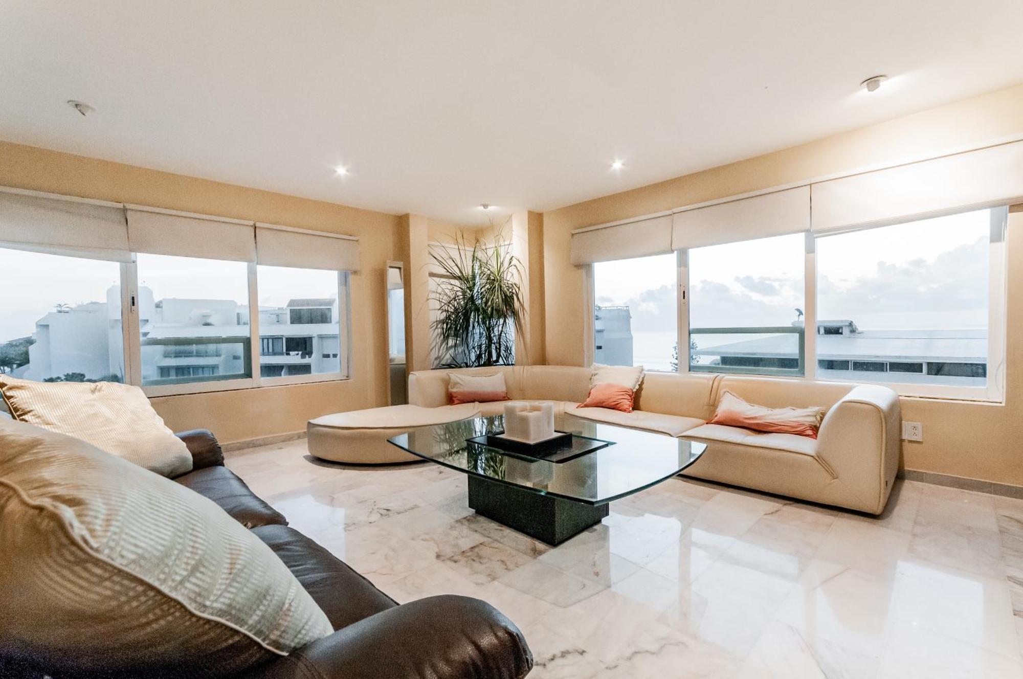 Aparthotel Brisas Beachfront Penthouses