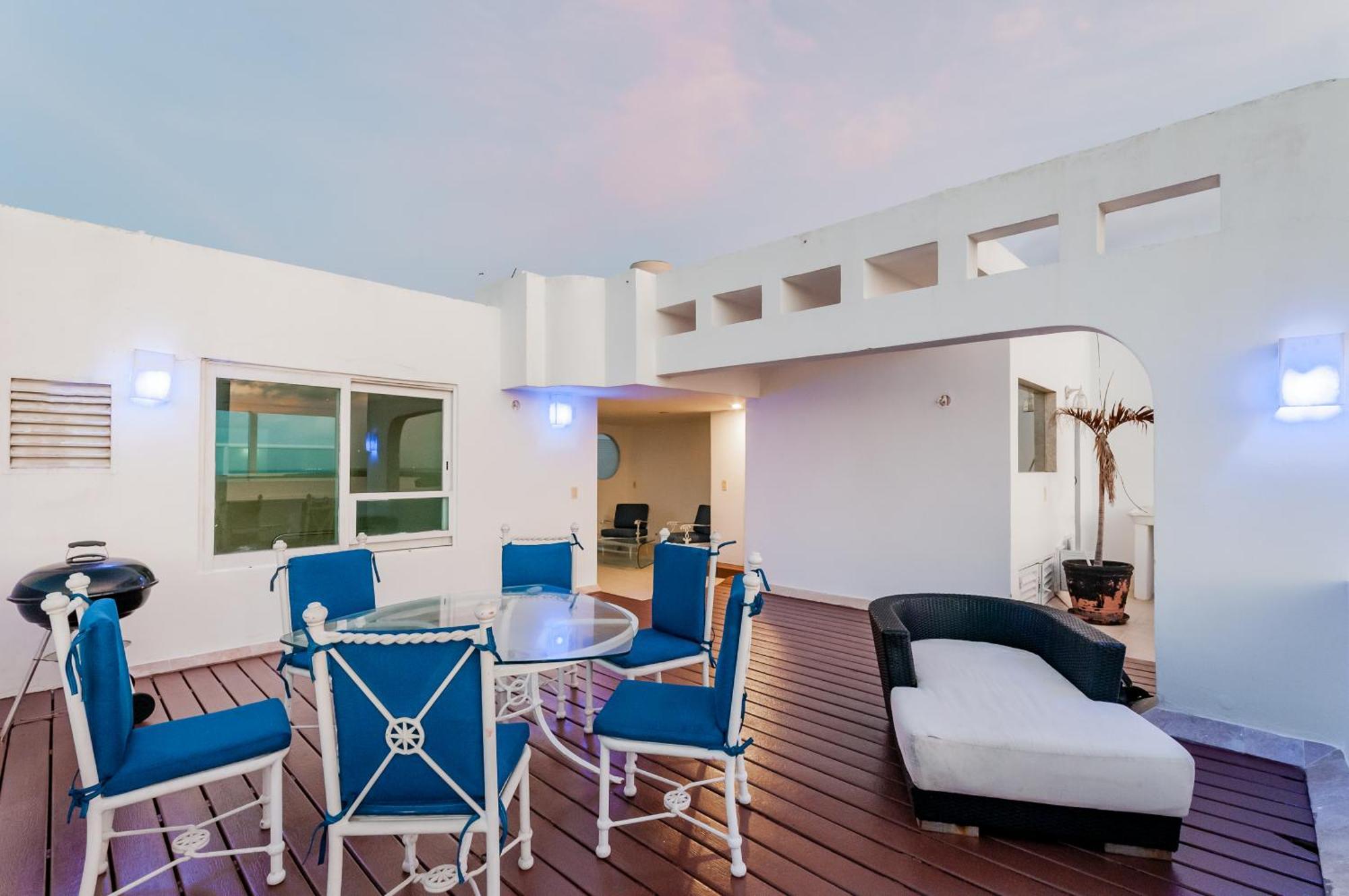 Aparthotel Brisas Beachfront Penthouses Cancun