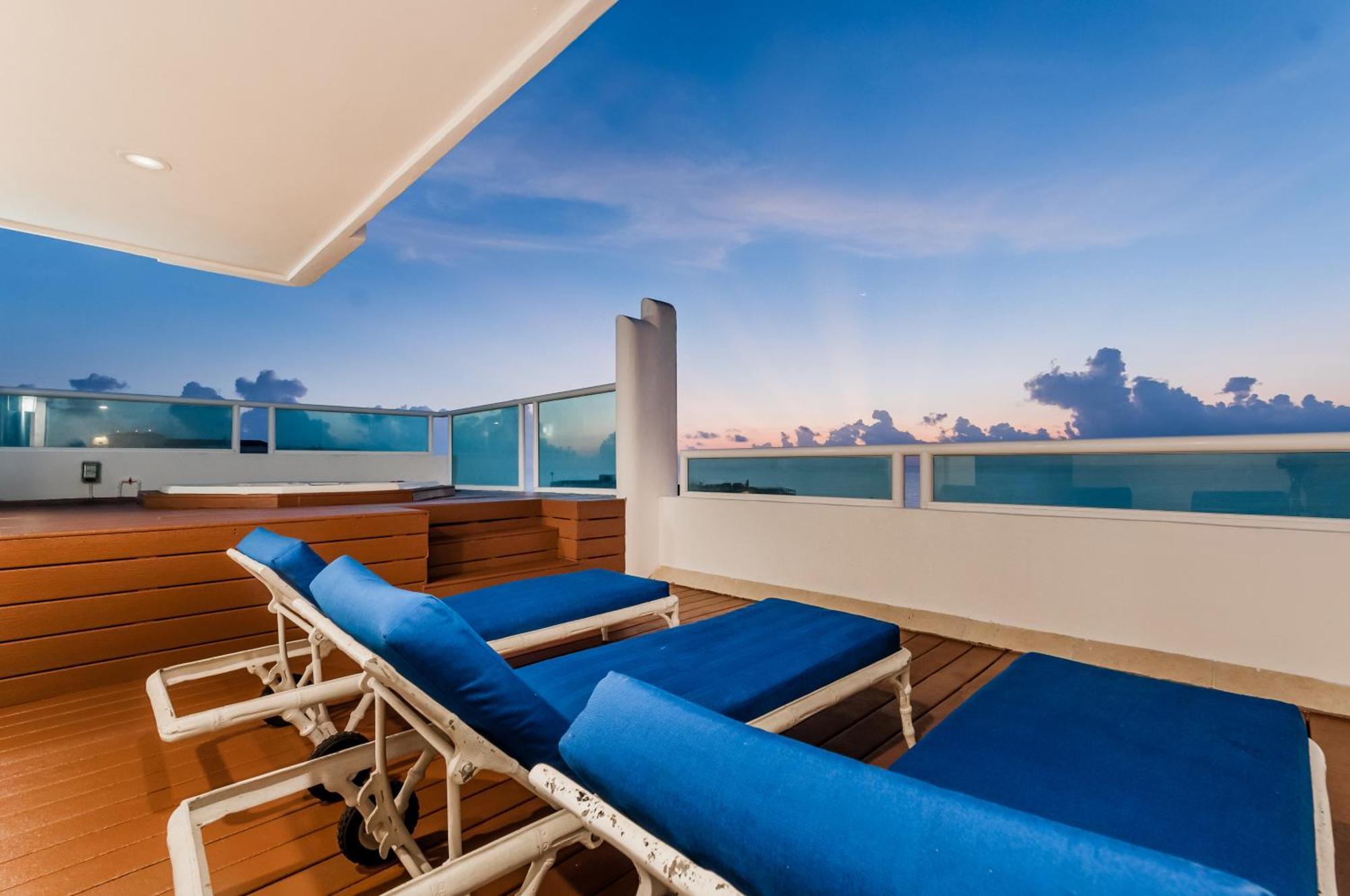 Brisas Beachfront Penthouses 4* Cancun