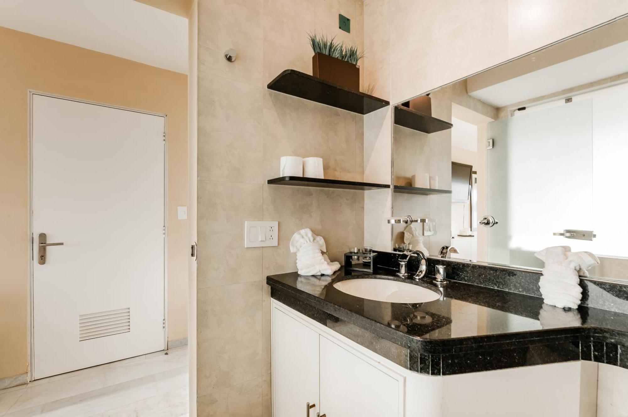 Aparthotel Brisas Beachfront Penthouses Cancun