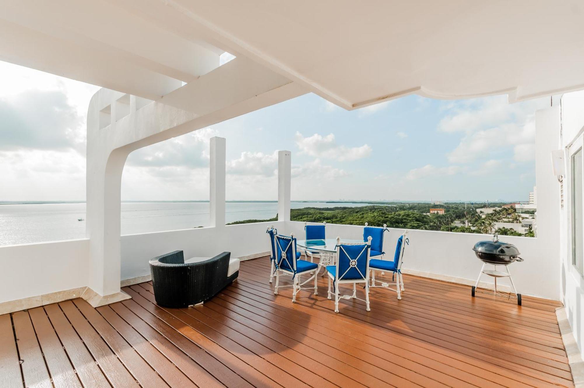 Brisas Beachfront Penthouses 4*
