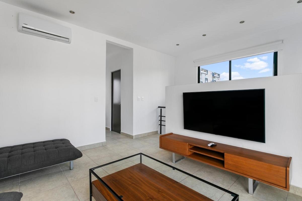 Spacious 4br House Pools & Great Views