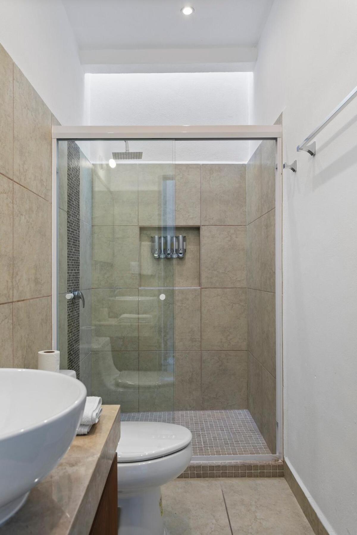 Spacious 4br House Pools & Great Views *