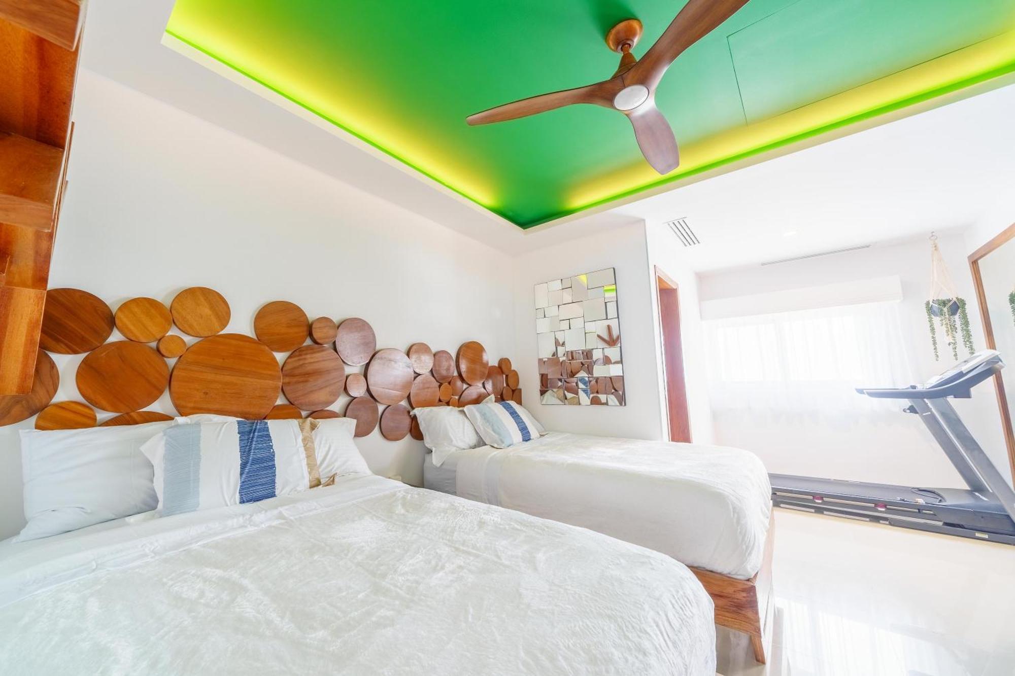 Luxury 4 Bedroom Penthouse With Private Jacuzzi Steps From Hotel Zone Apartamento