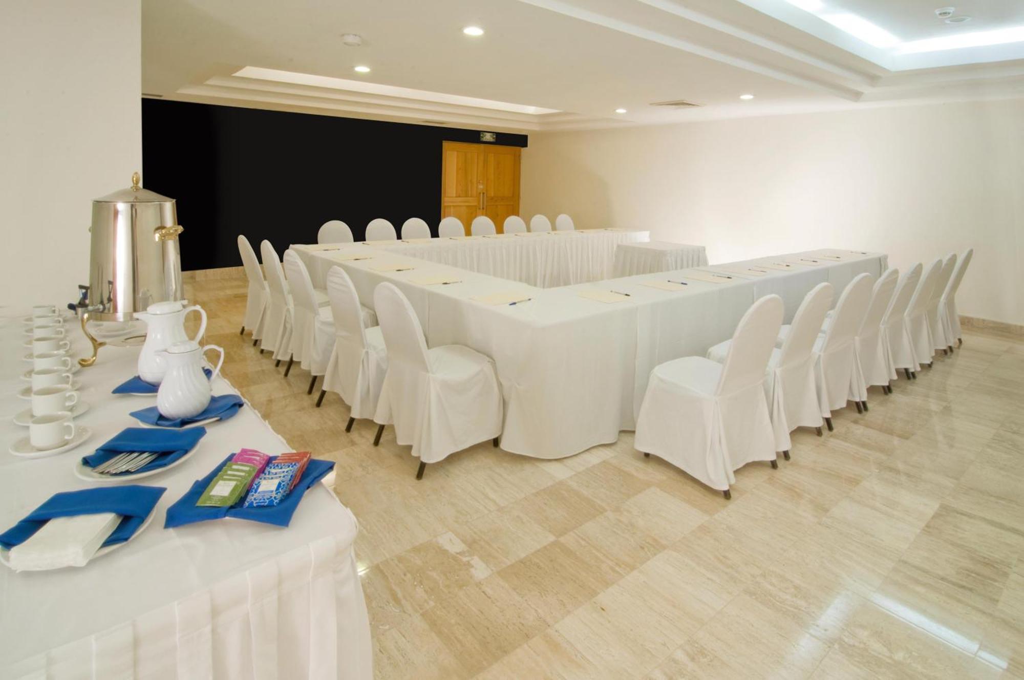 Oasis Palm 4* Cancún