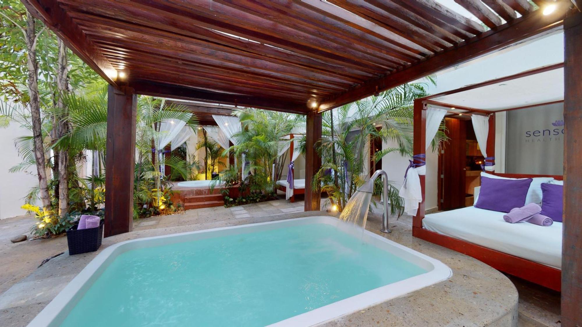 Oasis Palm Cancún