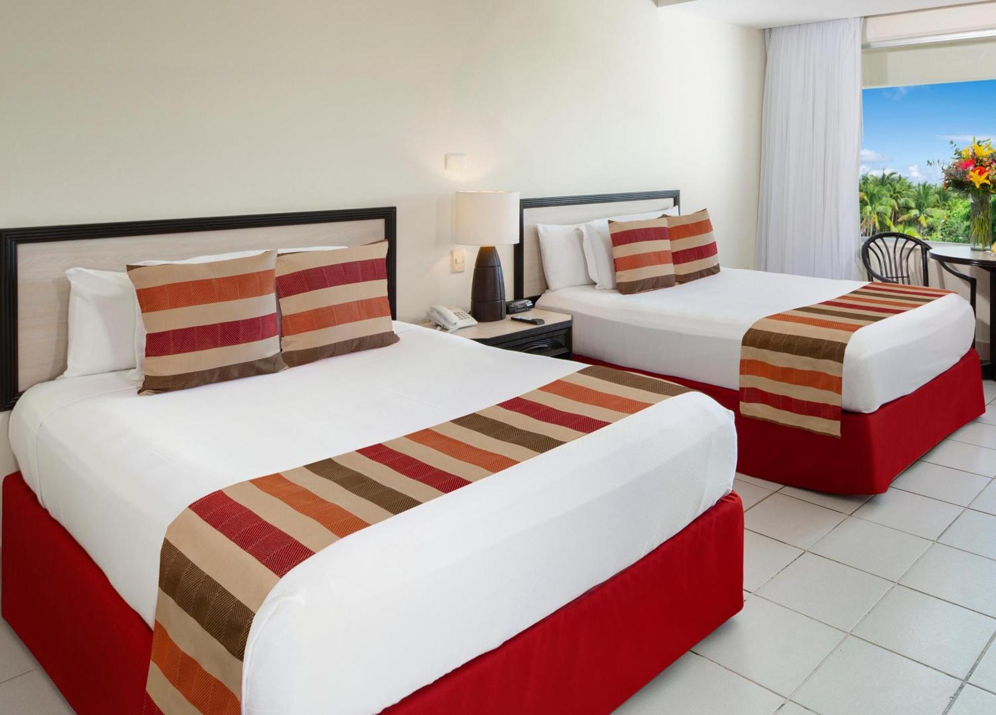 Oasis Palm Resort Cancún
