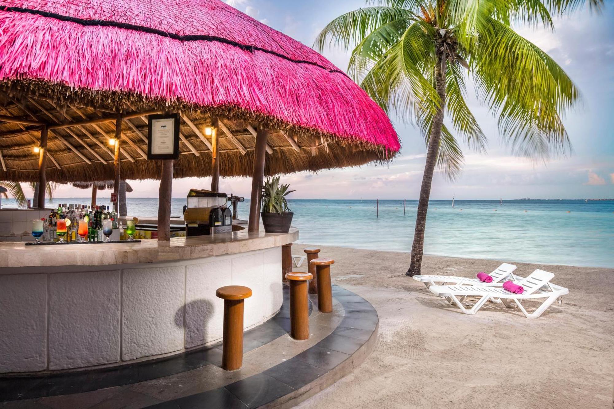 Oasis Palm Cancún
