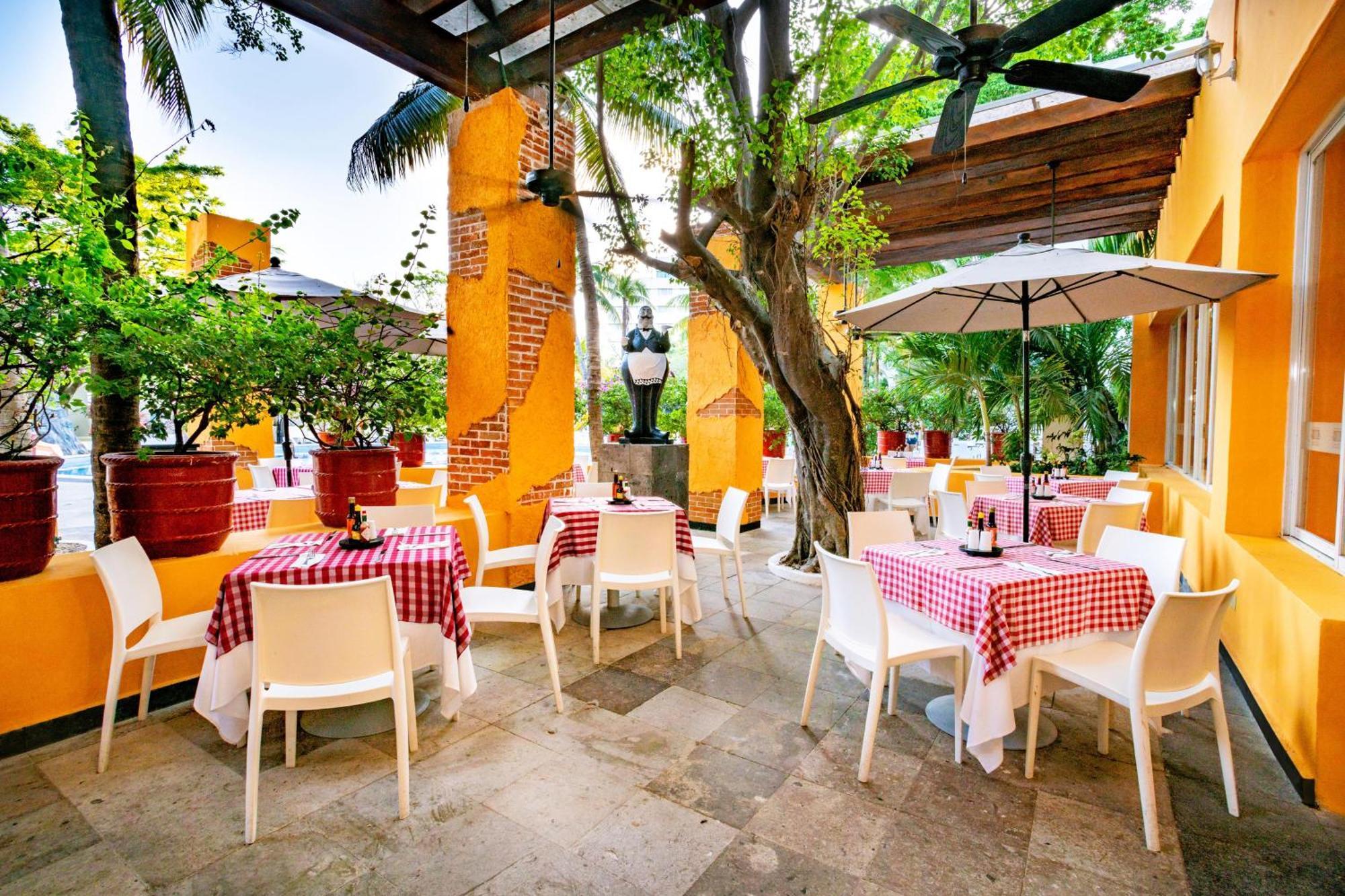 Oasis Palm Cancún