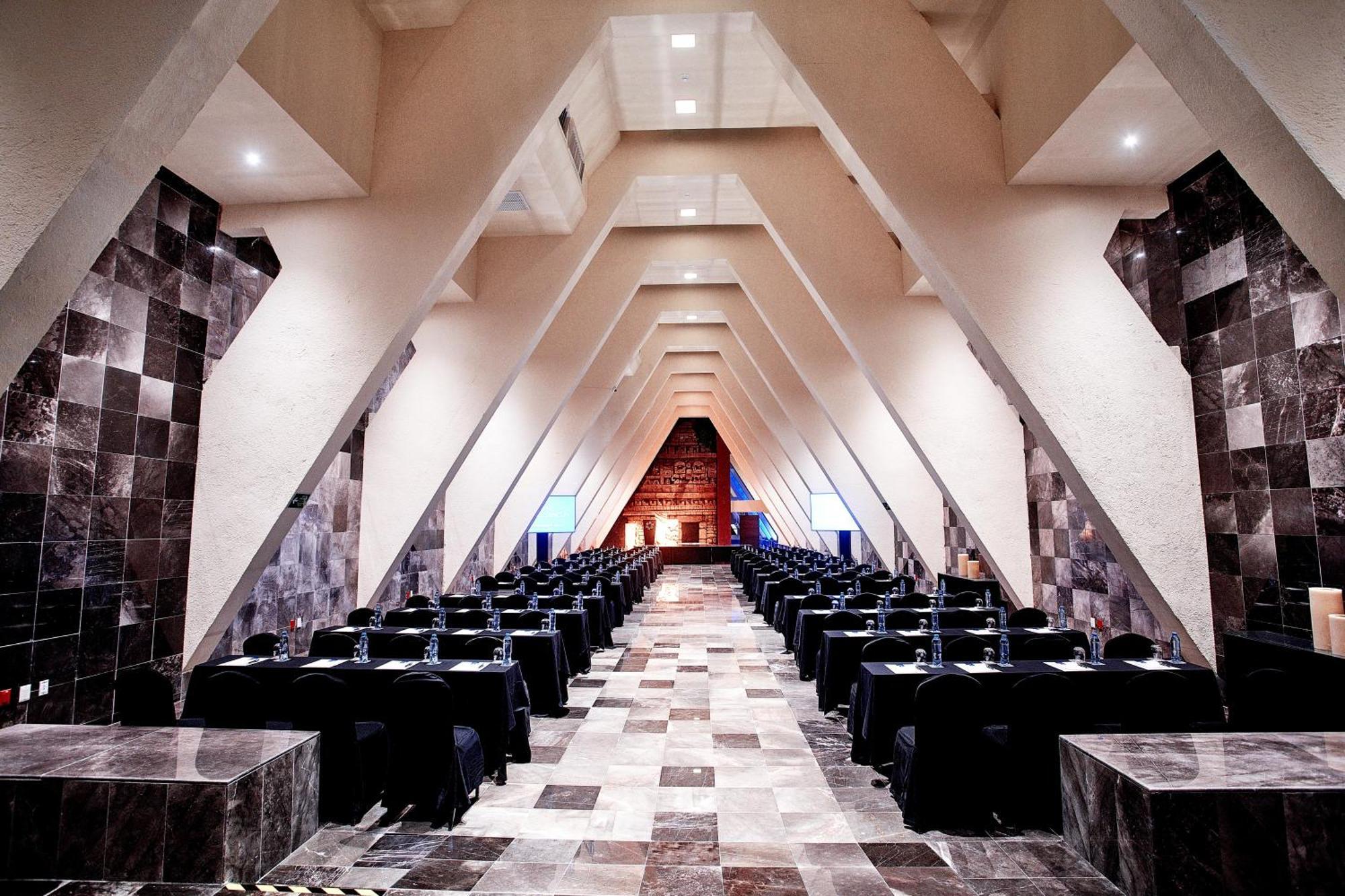 The Pyramid By Oasis 5*