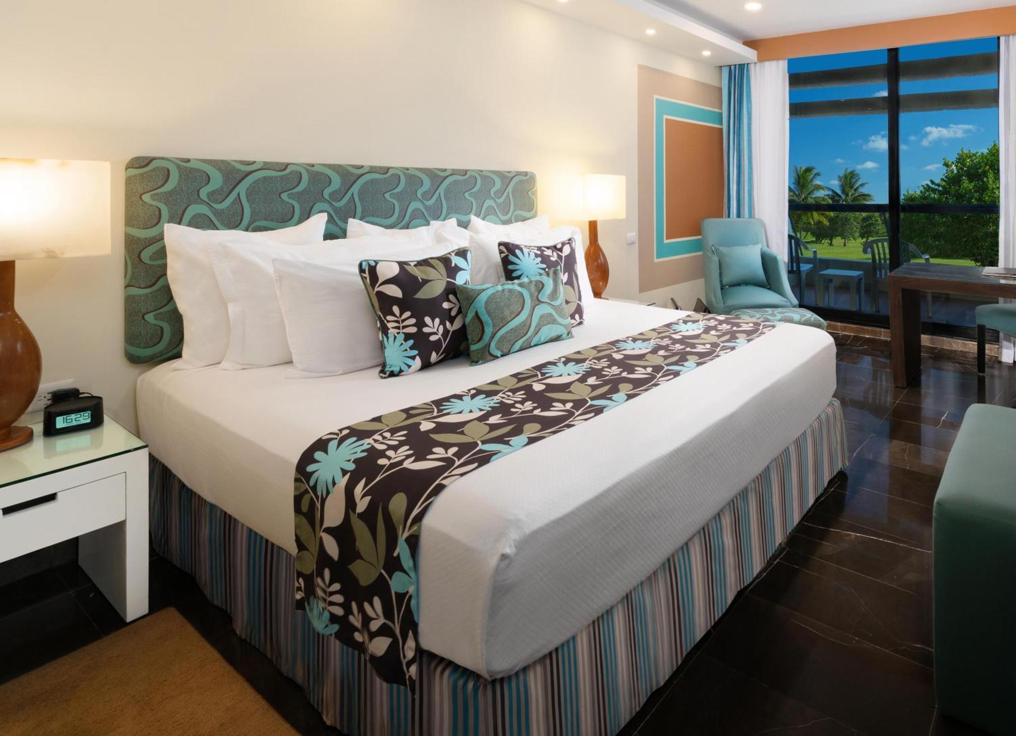 The Pyramid By Oasis Resort 5*